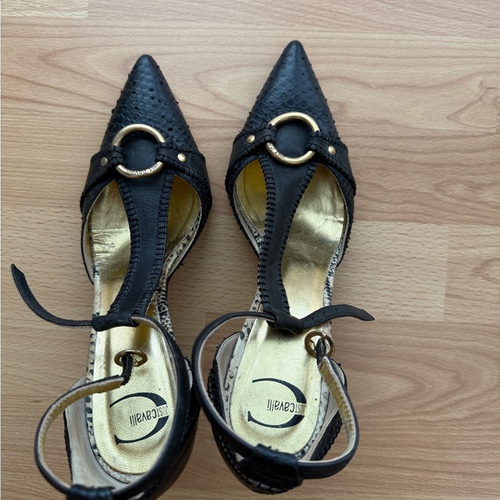 Just Cavalli Black snakeskin pointed toe heels with gold ring accent - size 36EU
